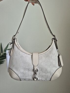 NWT Coach Hamptons Cloud White And Silver Signature Shoulder Bag